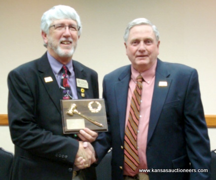 Hall of Fame inductee Mike Gatlin with Vern Koch Hall of Fame inductee Mike Gatlin with Vern Koch