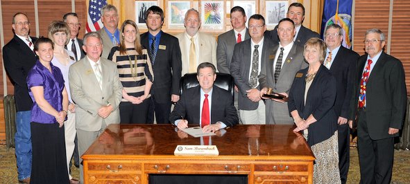 KAA Board of Directors and guests meet with Governor Brownback KAA Board of Directors and guests meet with Governor Brownback