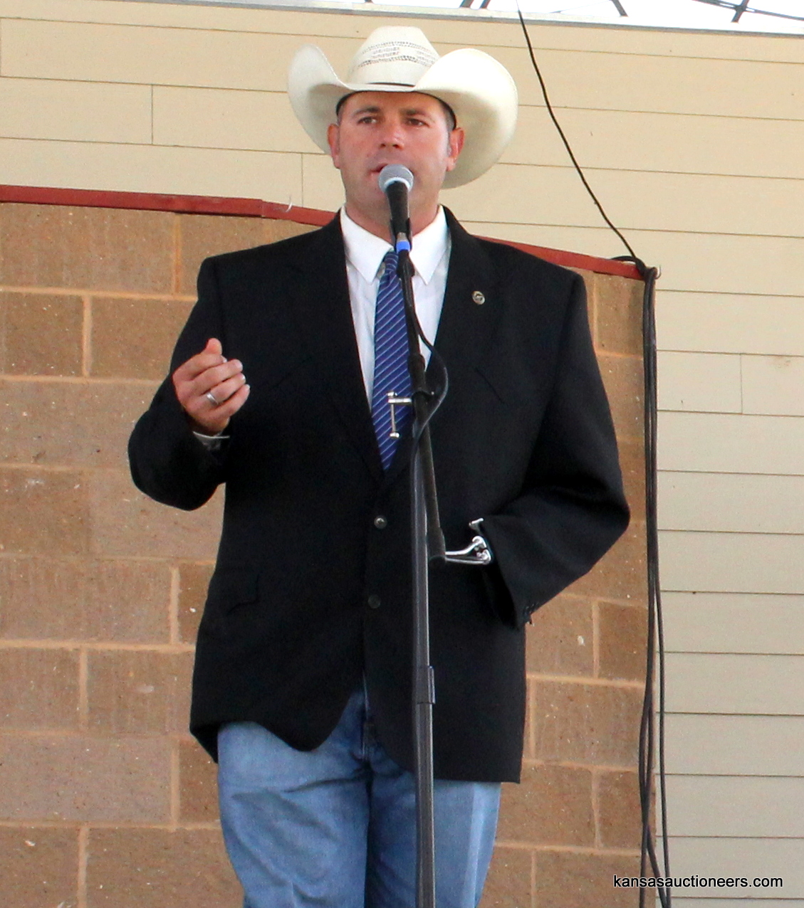 Ross Daniels competing in the 2015 Kansas Auctioneer finals. Ross Daniels competing in the 2015 Kansas Auctioneer finals.