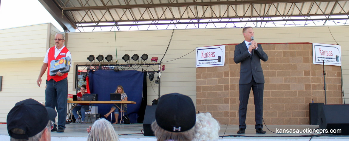 Jeff Garber competing in the 2015 Kansas Auctioneer finals. Jeff Garber competing in the 2015 Kansas Auctioneer finals.