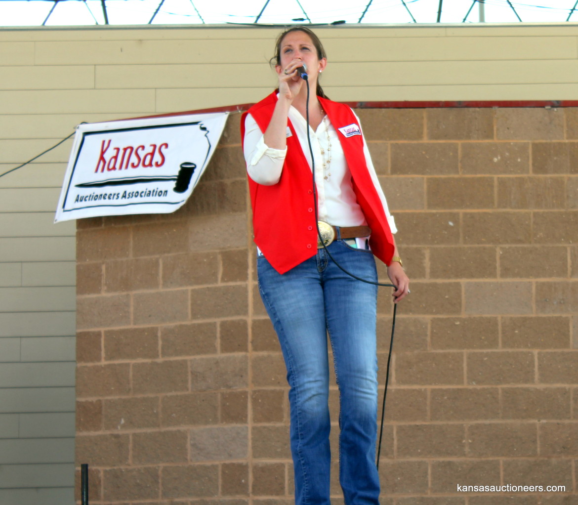2010 Champion, Megan McCurdy Niedens, sells an item at the 2015 finals. 2010 Champion, Megan McCurdy Niedens, sells an item at the 2015 finals.