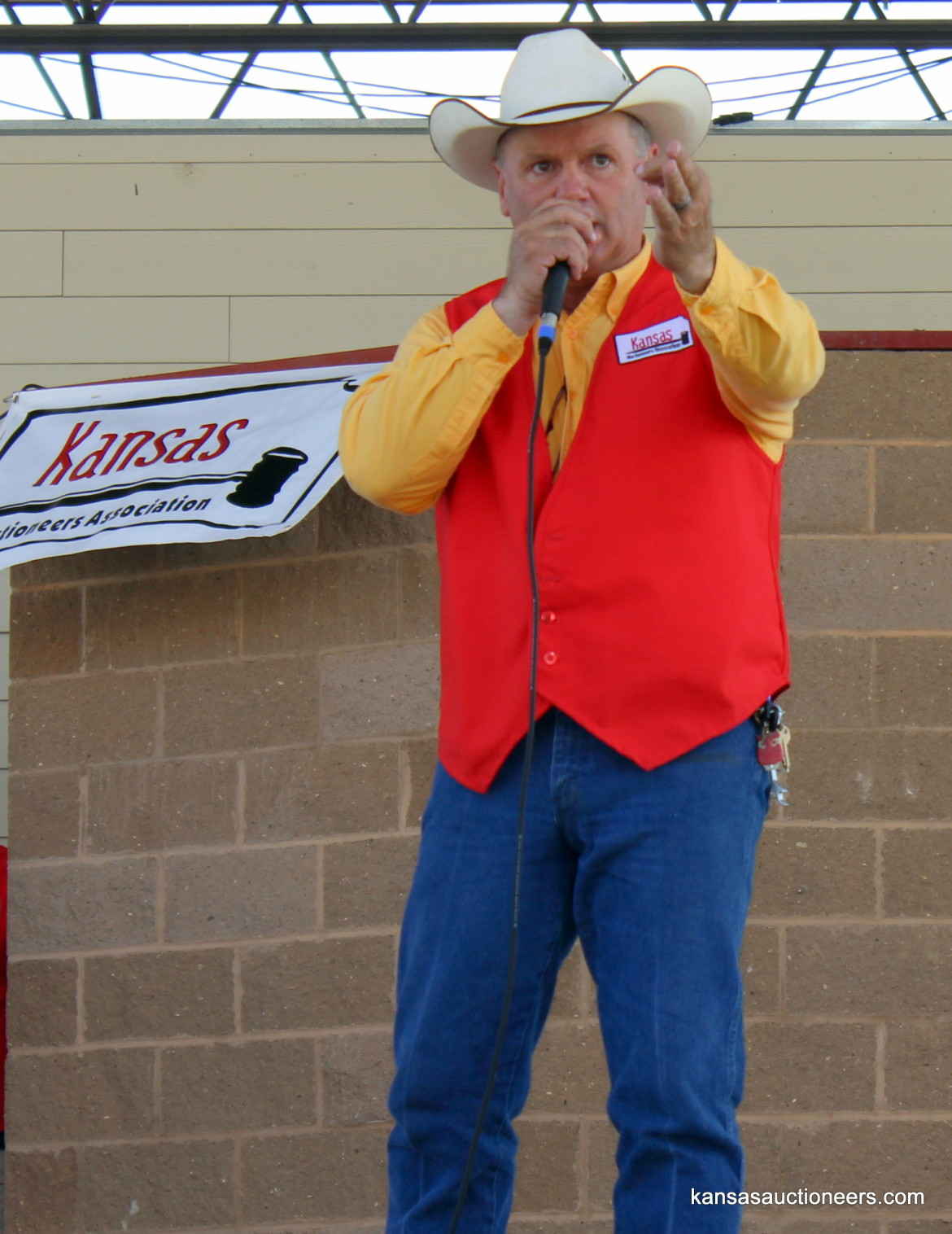2012 Kansas Auctioneer Champion, Jeff Crissup, sells an item at the 2015 finals. 2012 Kansas Auctioneer Champion, Jeff Crissup, sells an item at the 2015 finals.