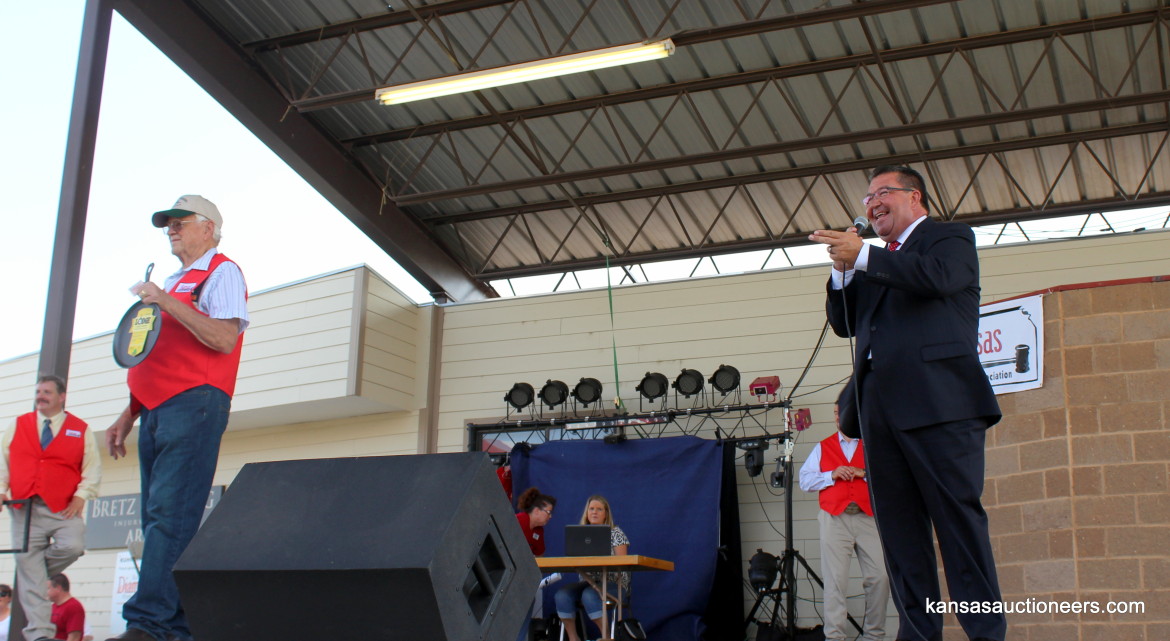 Lenny Mullin competing in the 2015 Kansas Auctioneer finals. Lenny Mullin competing in the 2015 Kansas Auctioneer finals.