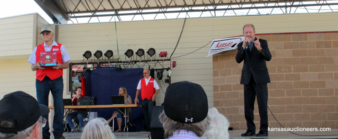 Donnie Stumpff competing in the 2015 Kansas Auctioneer finals. Donnie Stumpff competing in the 2015 Kansas Auctioneer finals.