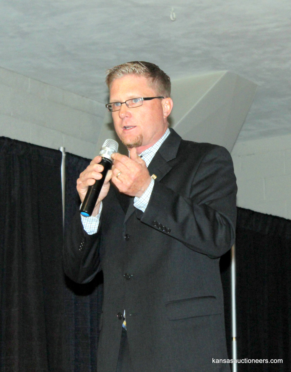 Justin Ball competing in the 2016 Kansas Auctioneer Preliminaries. Justin Ball competing in the 2016 Kansas Auctioneer Preliminaries.