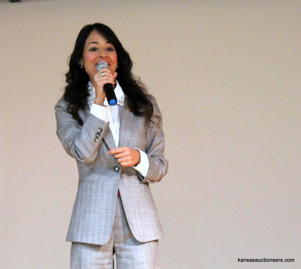 Yve Rojas competing in the 2016 Kansas Auctioneer Preliminaries. Yve Rojas competing in the 2016 Kansas Auctioneer Preliminaries.