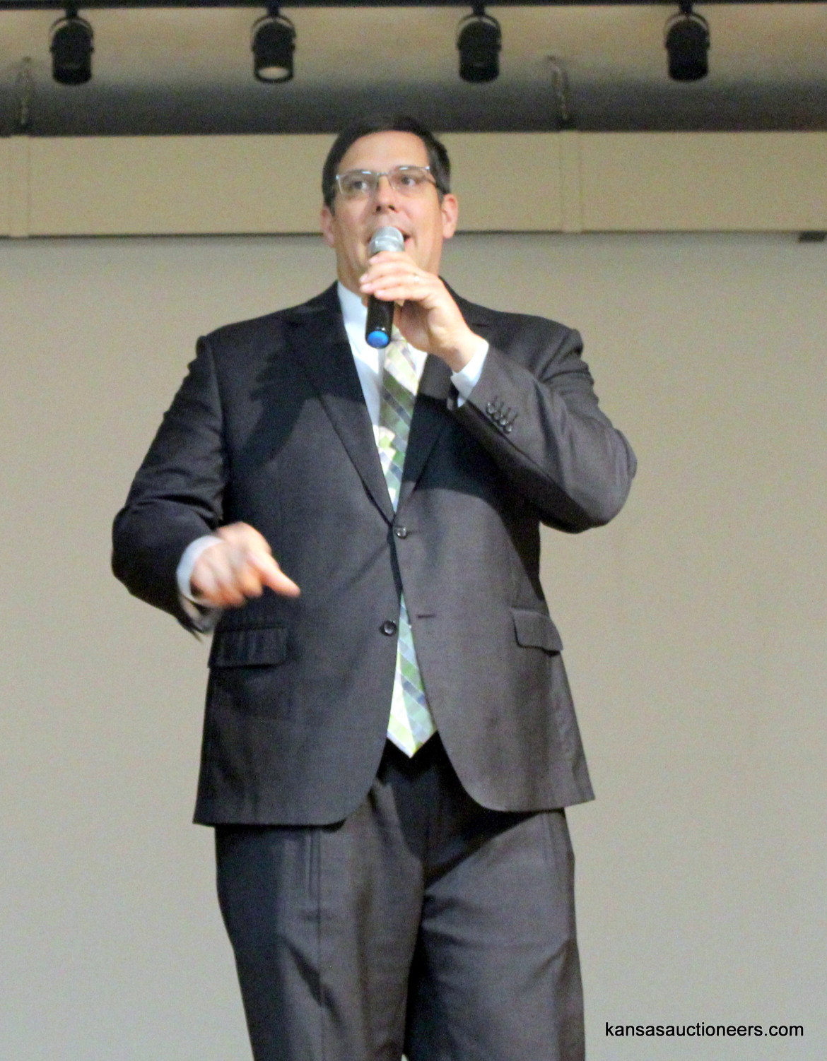 Russ Puchalla competing in the 2016 Kansas Auctioneer Preliminaries. Russ Puchalla competing in the 2016 Kansas Auctioneer Preliminaries.