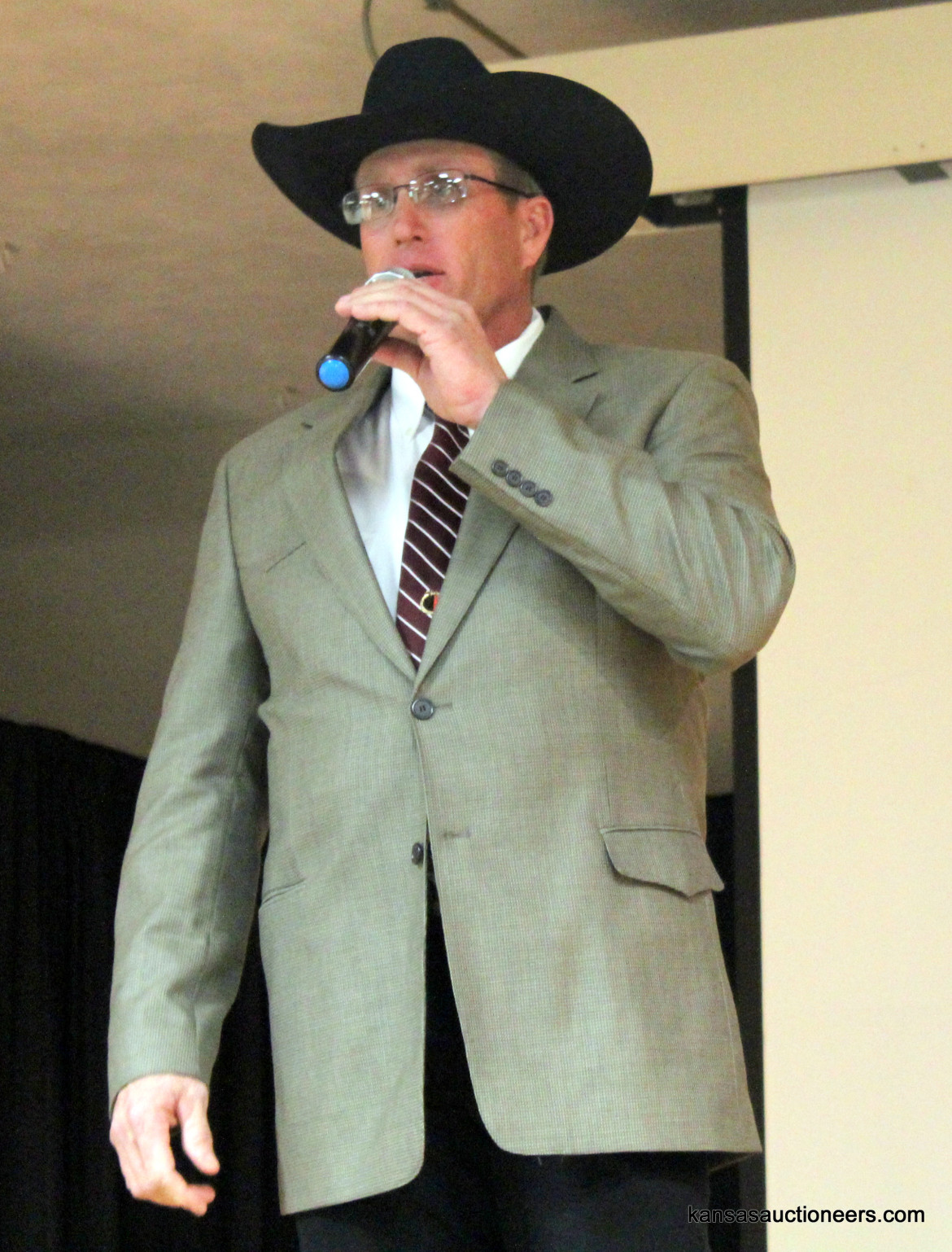 Justin Banzhaf competing in the 2016 Kansas Auctioneer Preliminaries. Justin Banzhaf competing in the 2016 Kansas Auctioneer Preliminaries.