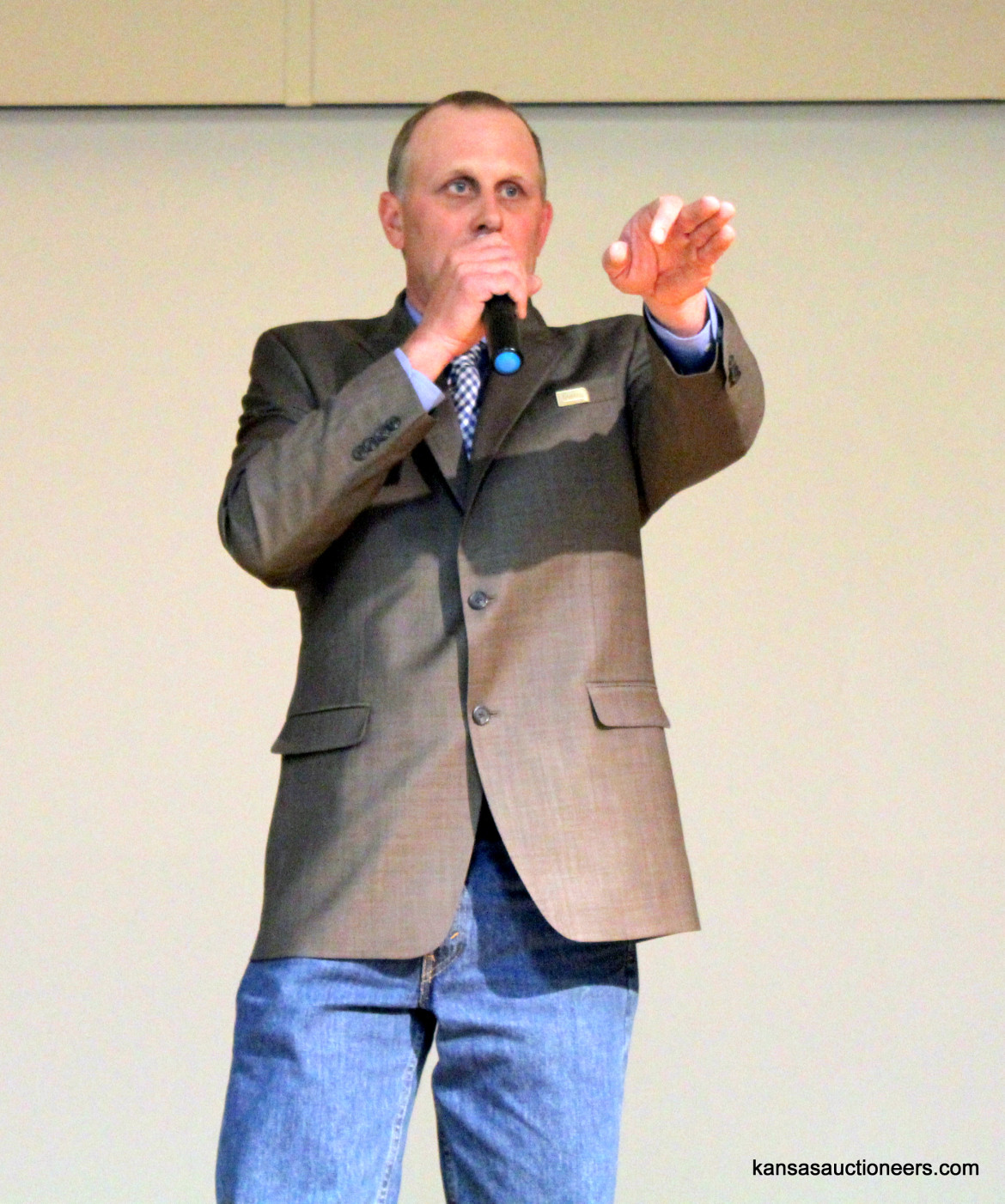 Rodney Burdiek competing in the 2016 Kansas Auctioneer Preliminaries. Rodney Burdiek competing in the 2016 Kansas Auctioneer Preliminaries.