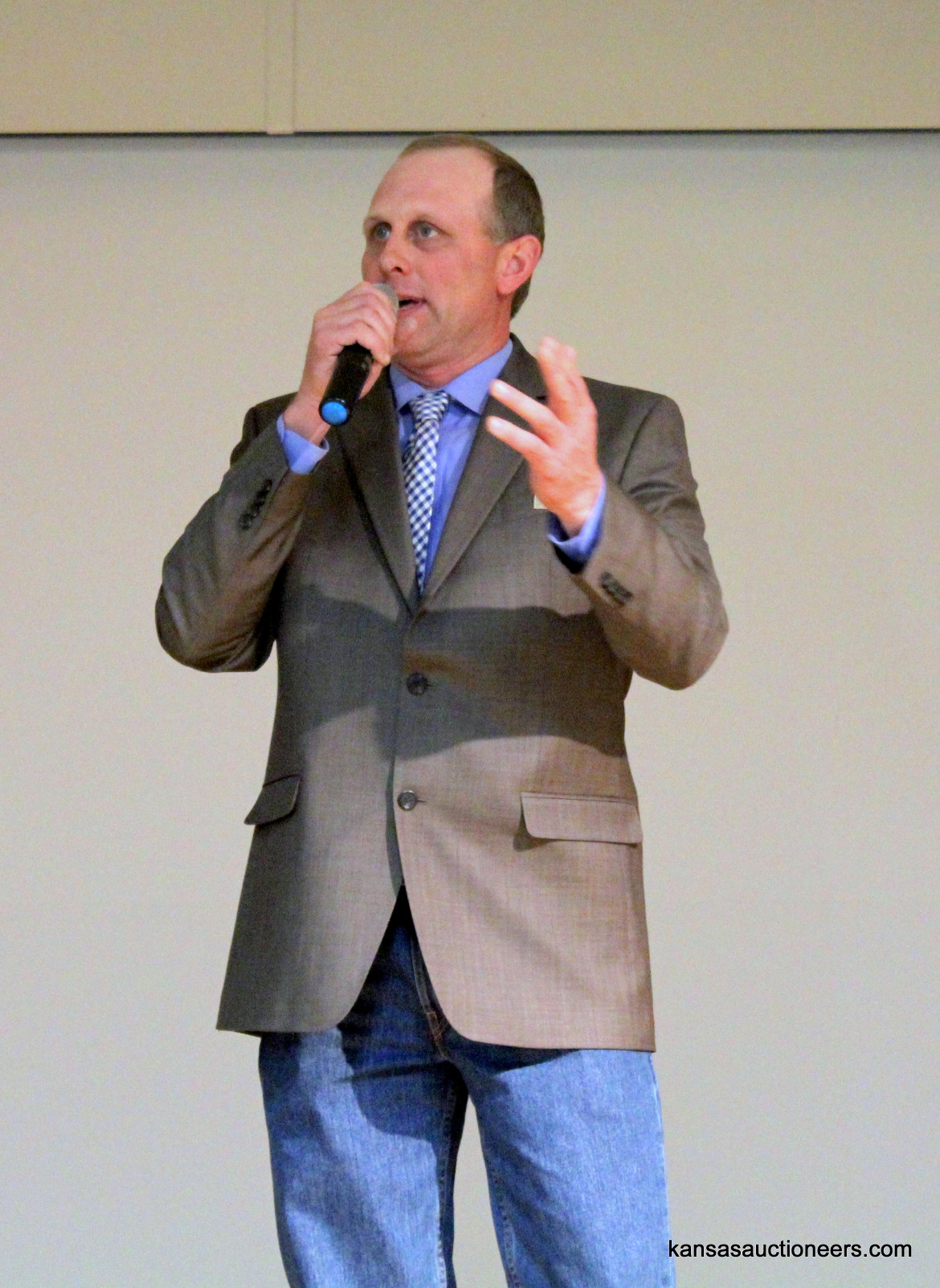 Rodney Burdiek competing in the 2016 Kansas Auctioneer Preliminaries. Rodney Burdiek competing in the 2016 Kansas Auctioneer Preliminaries.