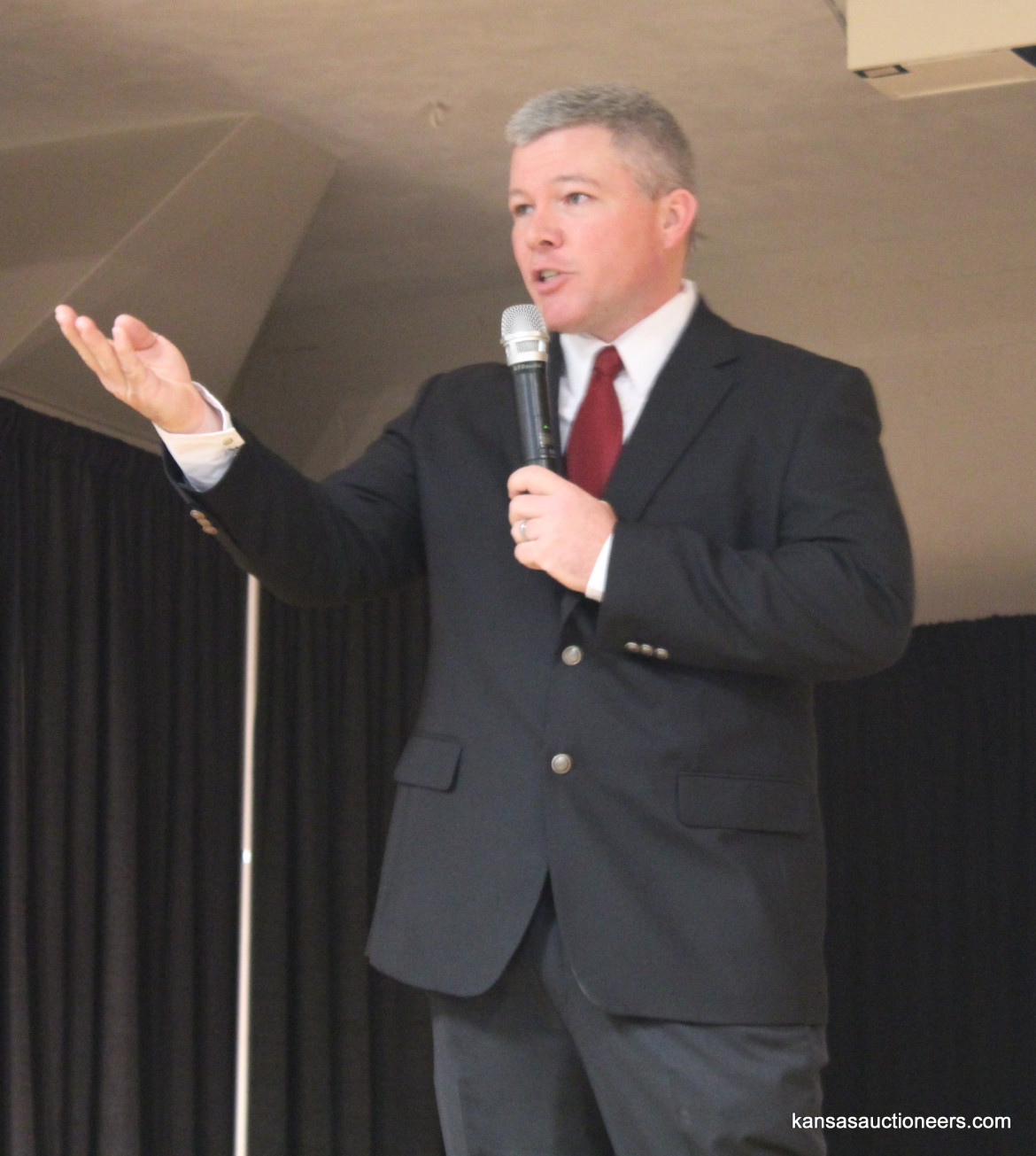 Brad Sosebee competing in the 2016 Kansas Auctioneer Preliminaries. Brad Sosebee competing in the 2016 Kansas Auctioneer Preliminaries.
