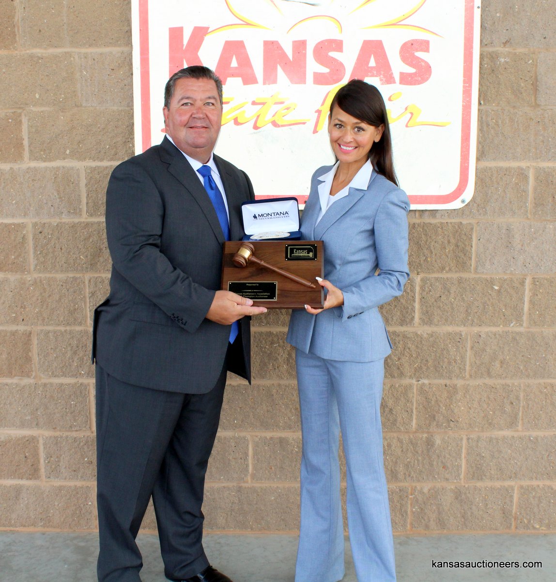 Lenny Mullin (2015 Champion) presents Yve Rojas with her 2016 Kansas Auctioneer Championship belt buckle and plaque. Lenny Mullin (2015 Champion) presents Yve Rojas with her 2016 Kansas Auctioneer Championship belt buckle and plaque.